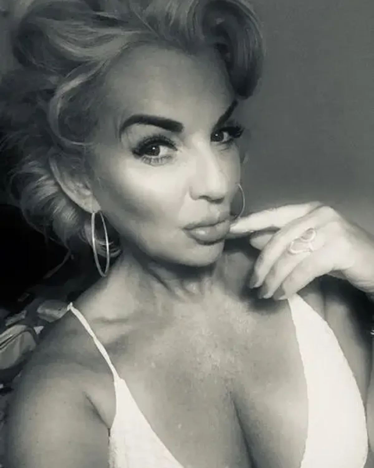 Modestlytr.ing OnlyFans photo 1