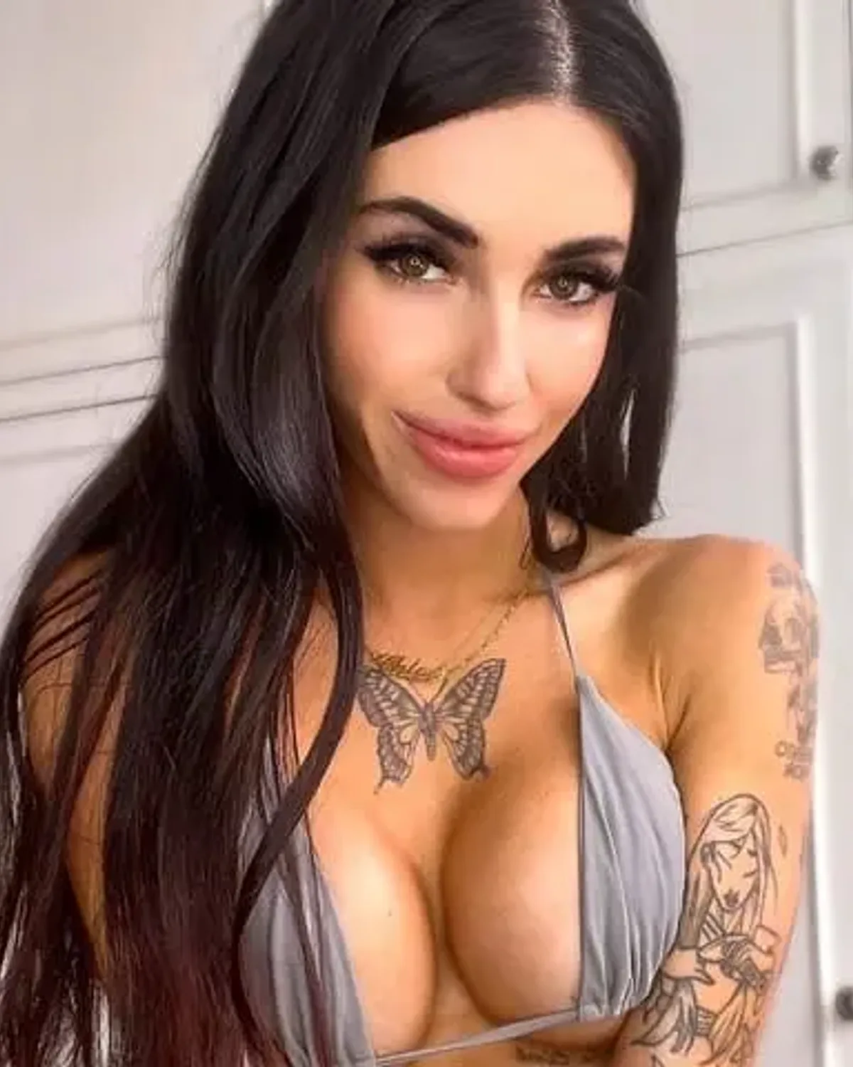 Chloe Mira OnlyFans photo 1