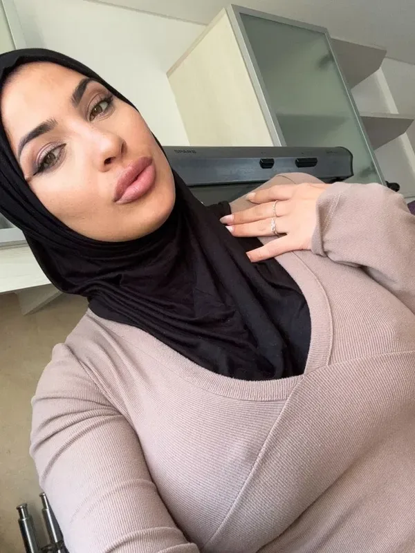 18 YEAR OLD HIJABI ☪️ FREE PAGE