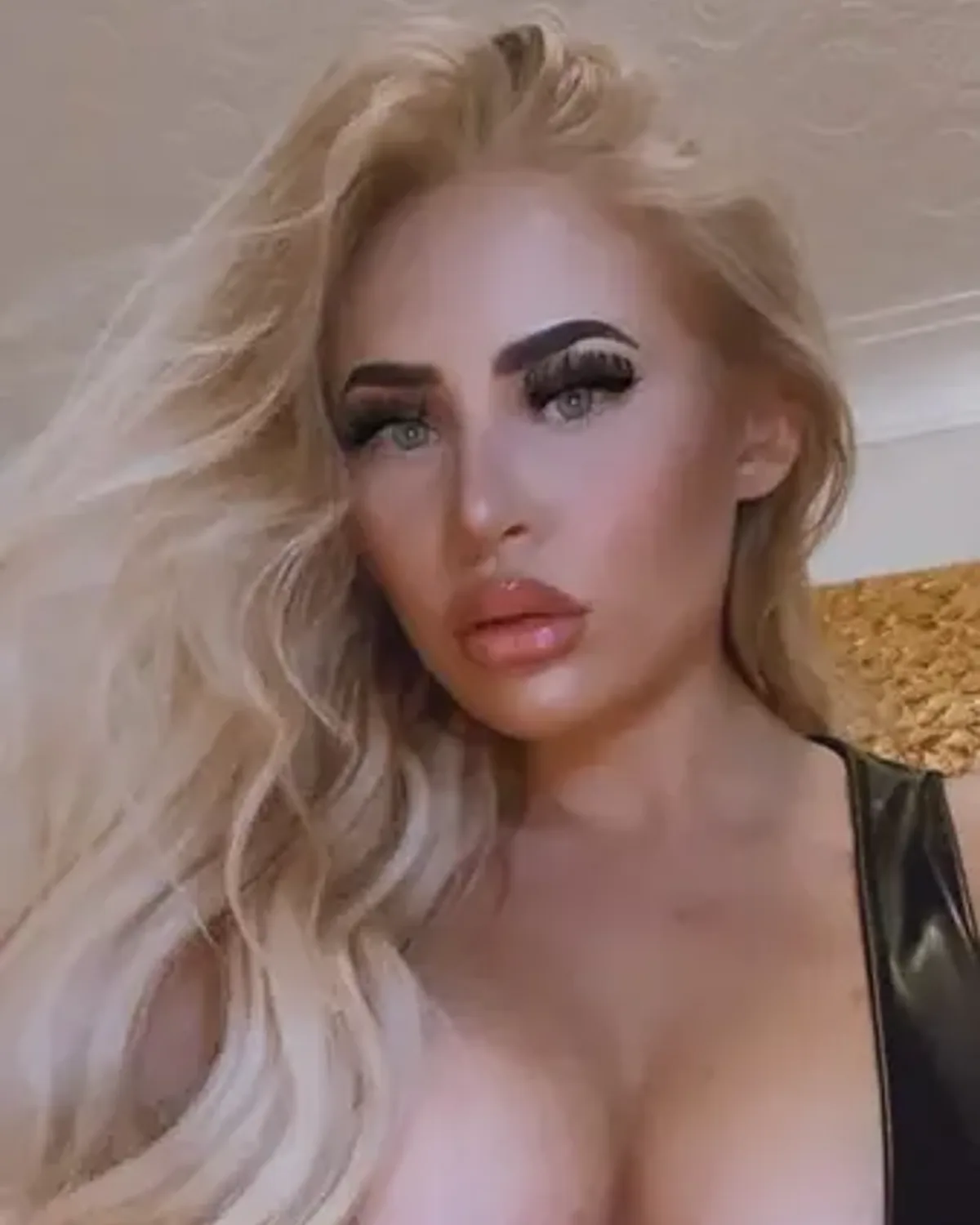 MESSAGE Me! OnlyFans photo 1