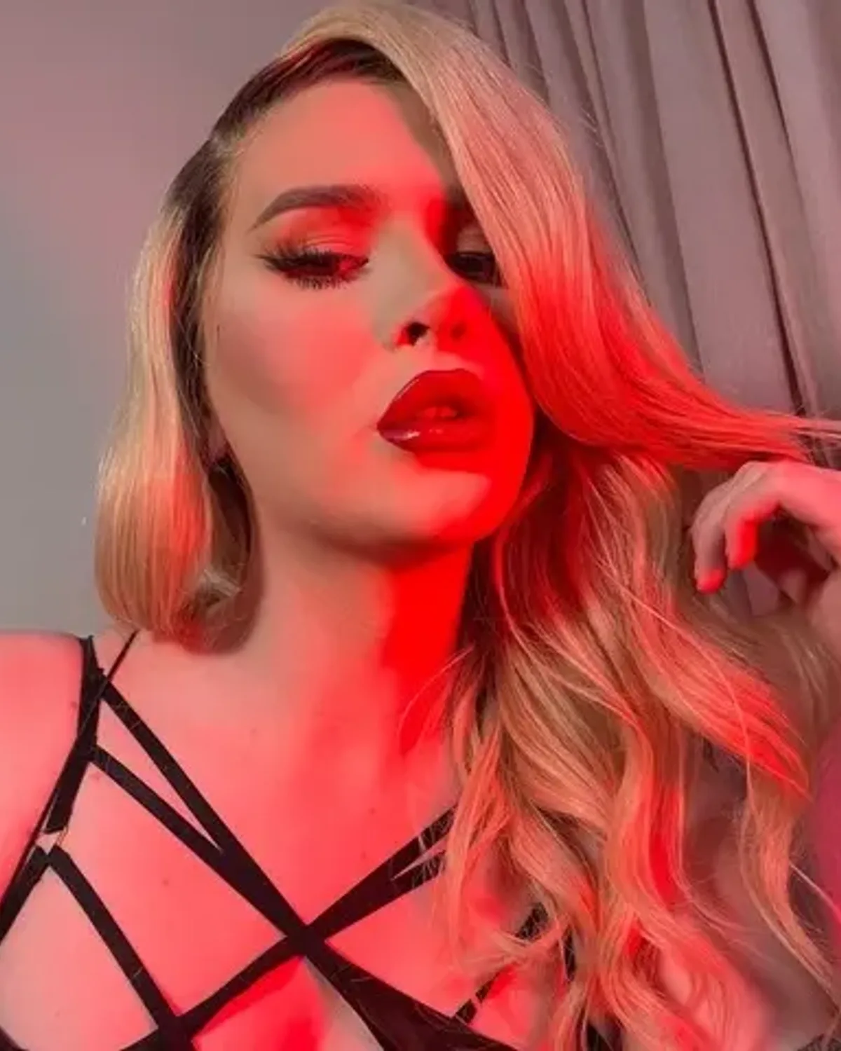 Mummy - Hung British TS OnlyFans photo 1
