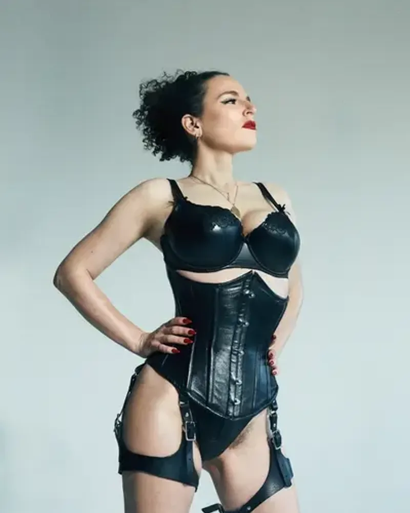 Dominatrix Femdom Mistress Blunt