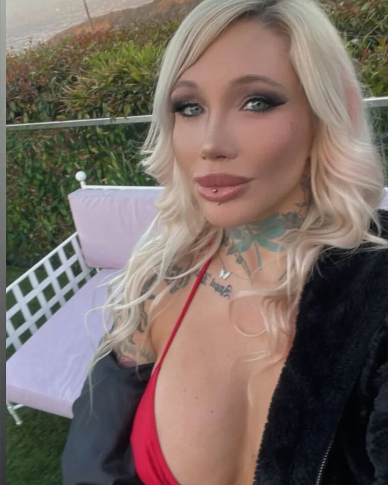 Ava Stone