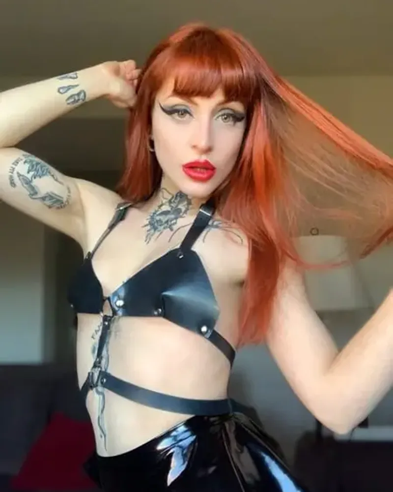 Fetish Domina. FEMDOM FEET PEGGING