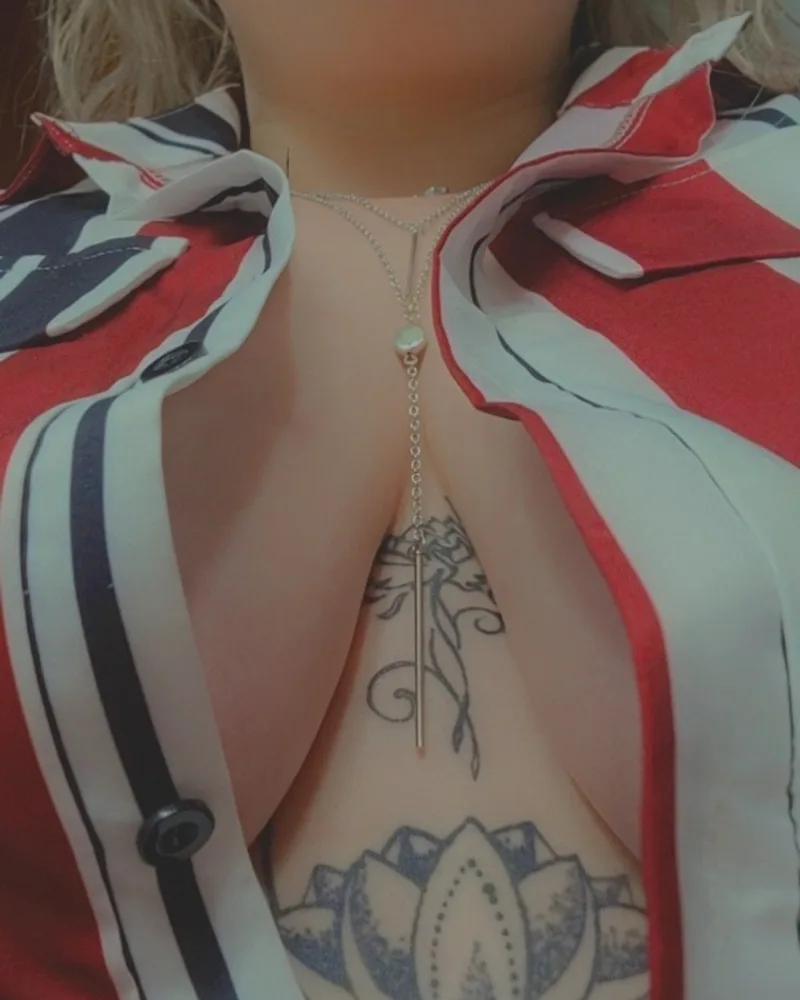 Belle Brooks (bb)