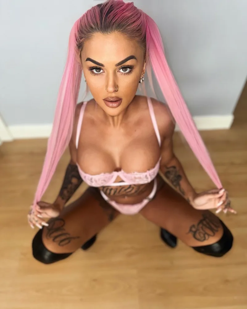 Emily Paige 🖤