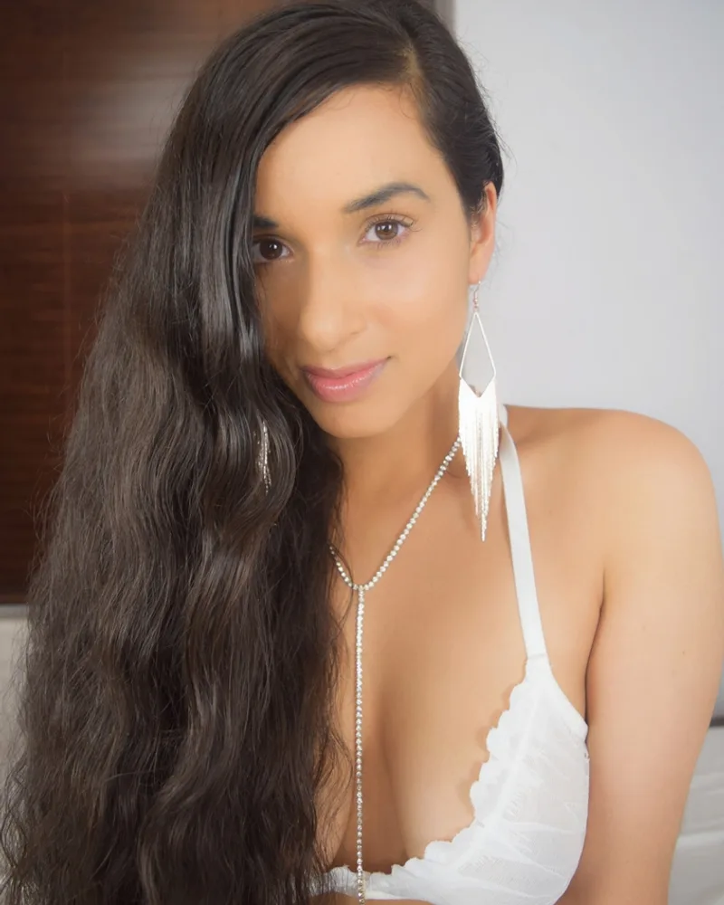 Mirabella Estella Official