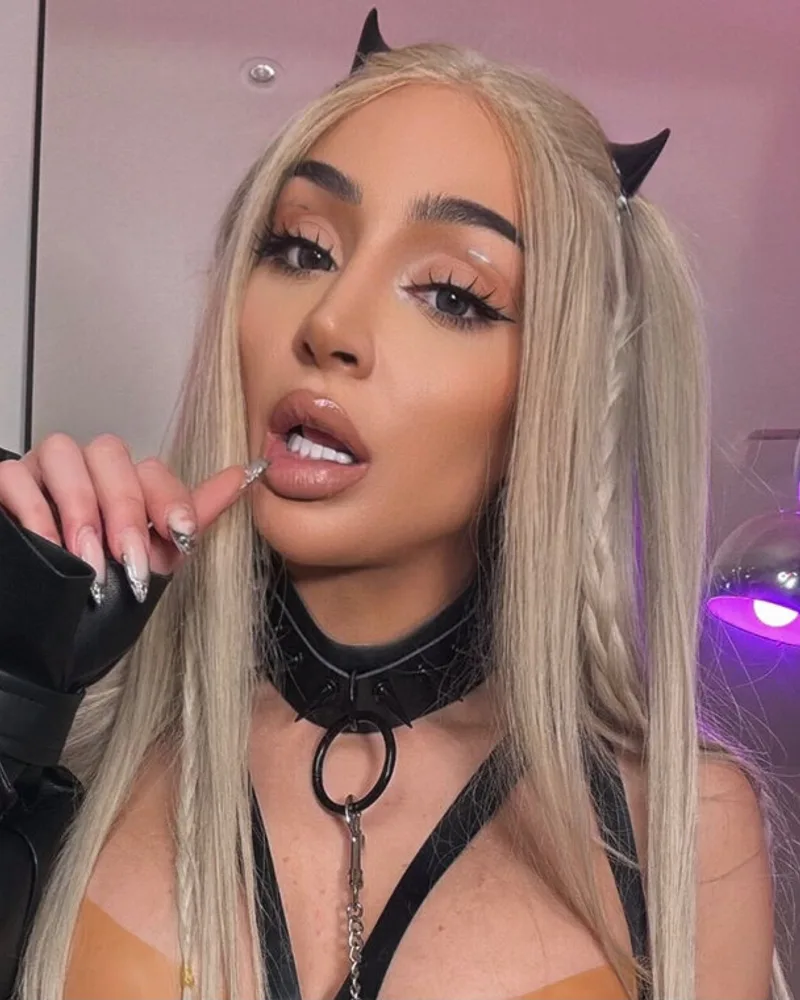 Mistress Ivy Sky