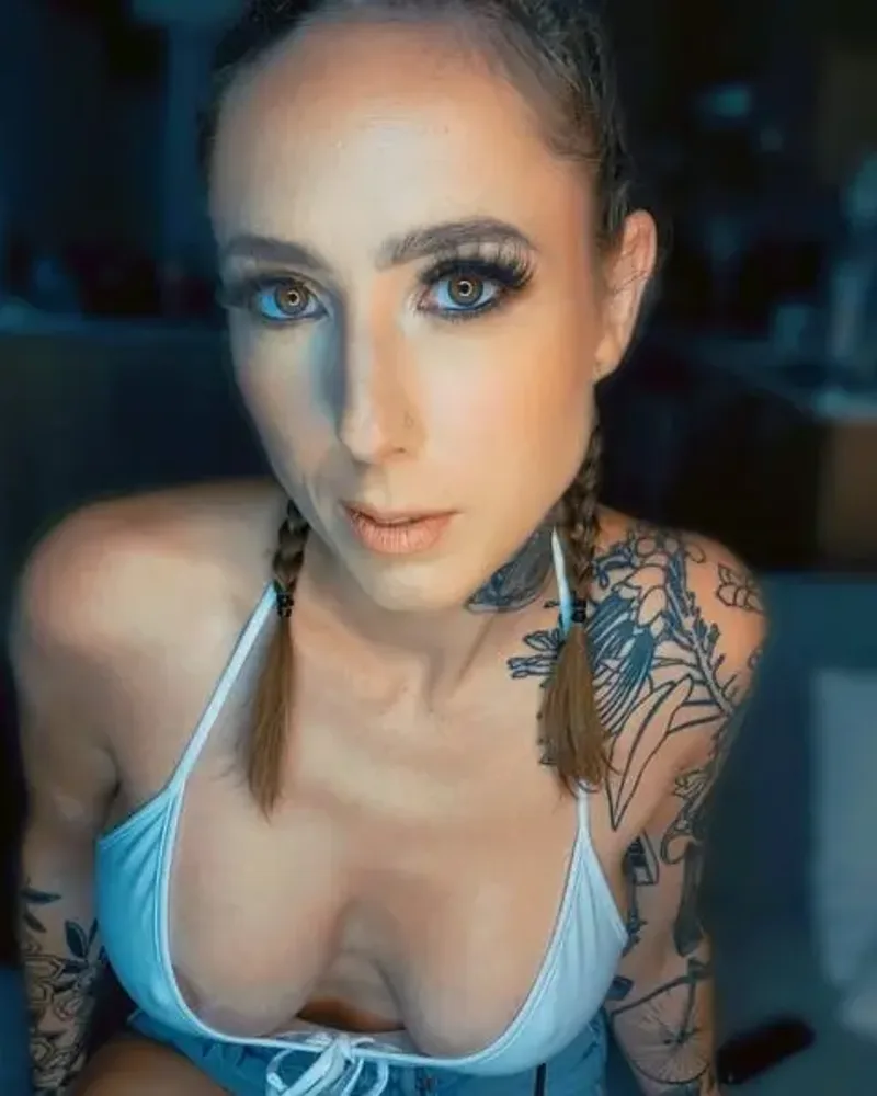 Andy Bloom 🌺 😈 PETITE DEVIL 😈