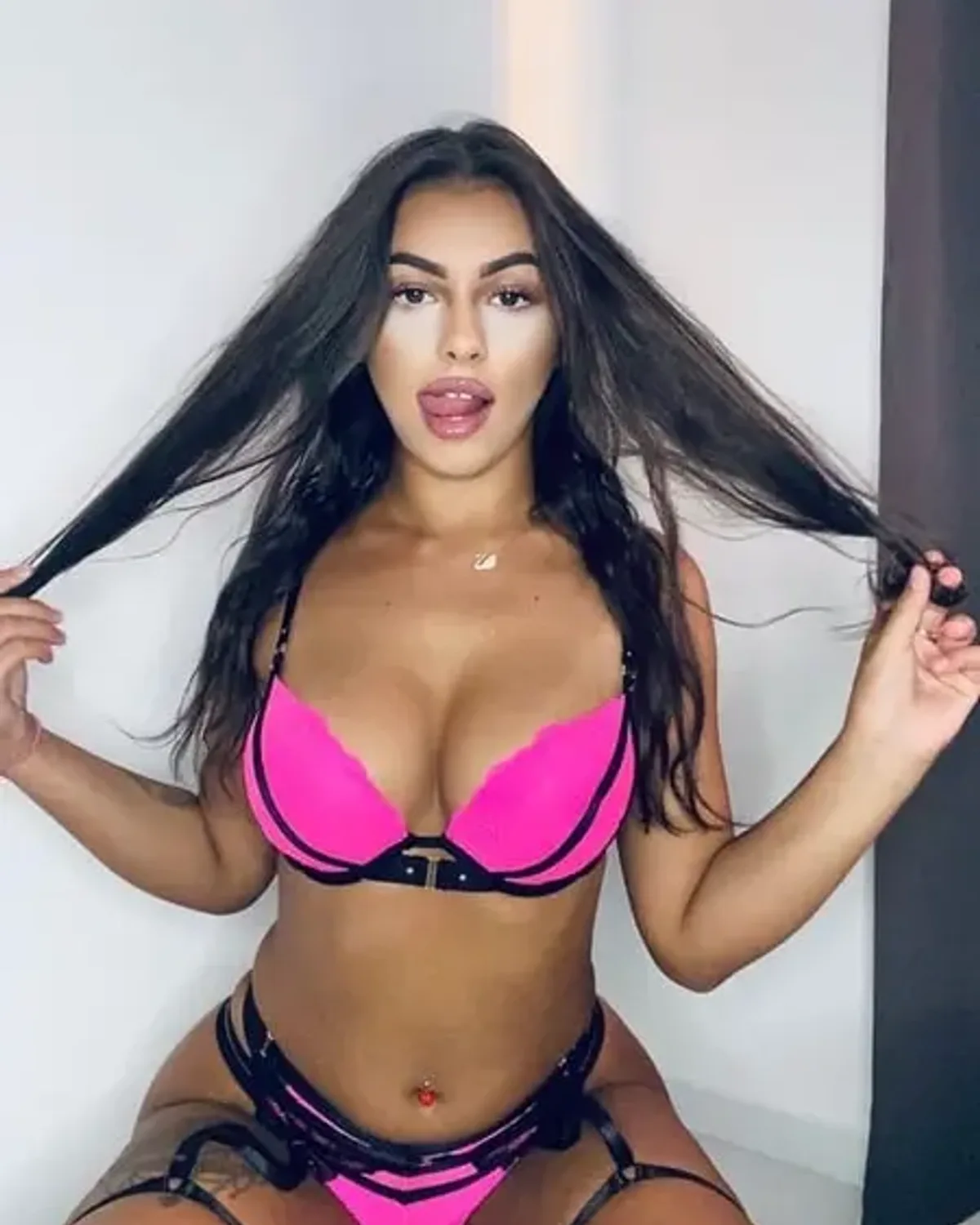 Cristea Tina OnlyFans photo 1