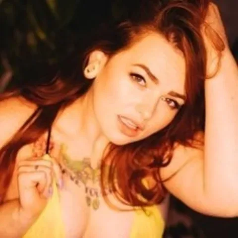 adora_belly