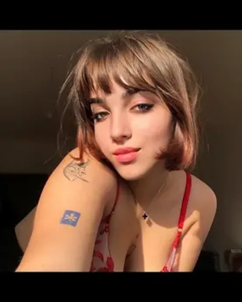 Busty Lina👅💋