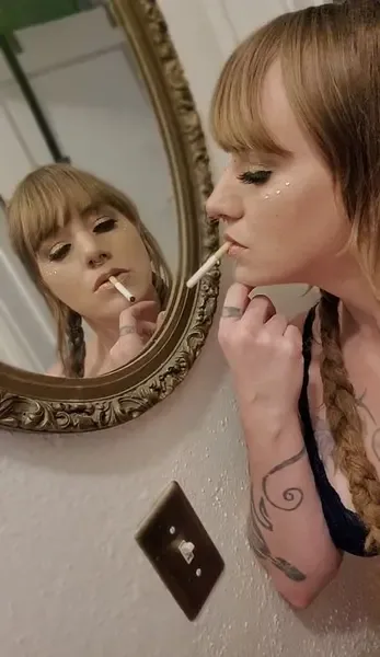 billiebee_smoking