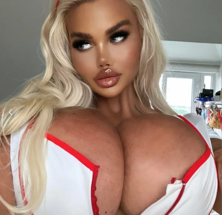 Bimbo Doll 😈