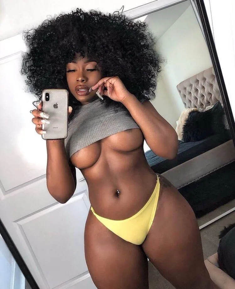 Blac Bombshell 🍫