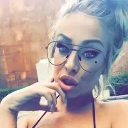 chloe_happens