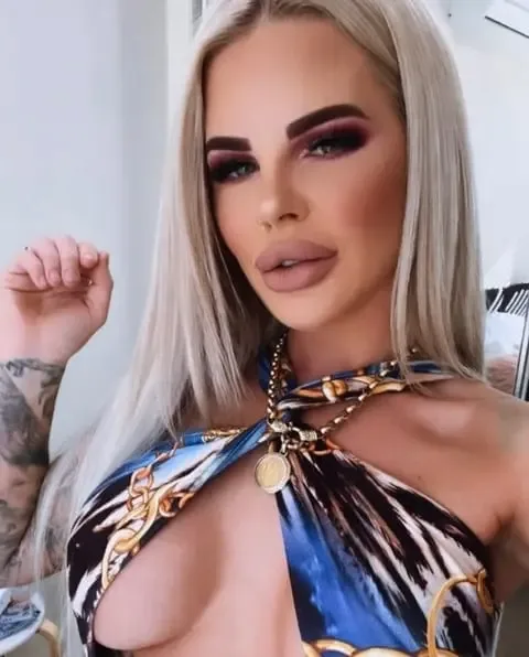 chloevictoriasmith