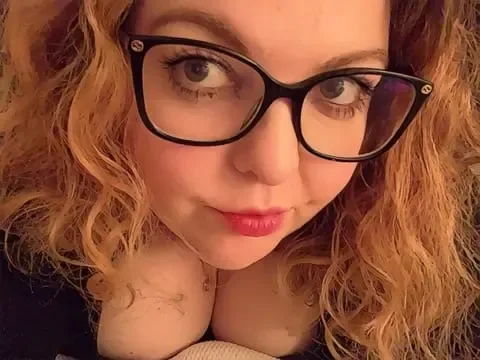 curvy_cazzie_85