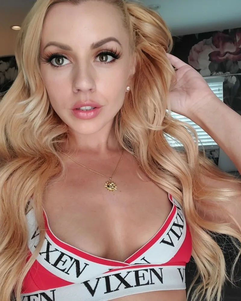 Lexi Belle