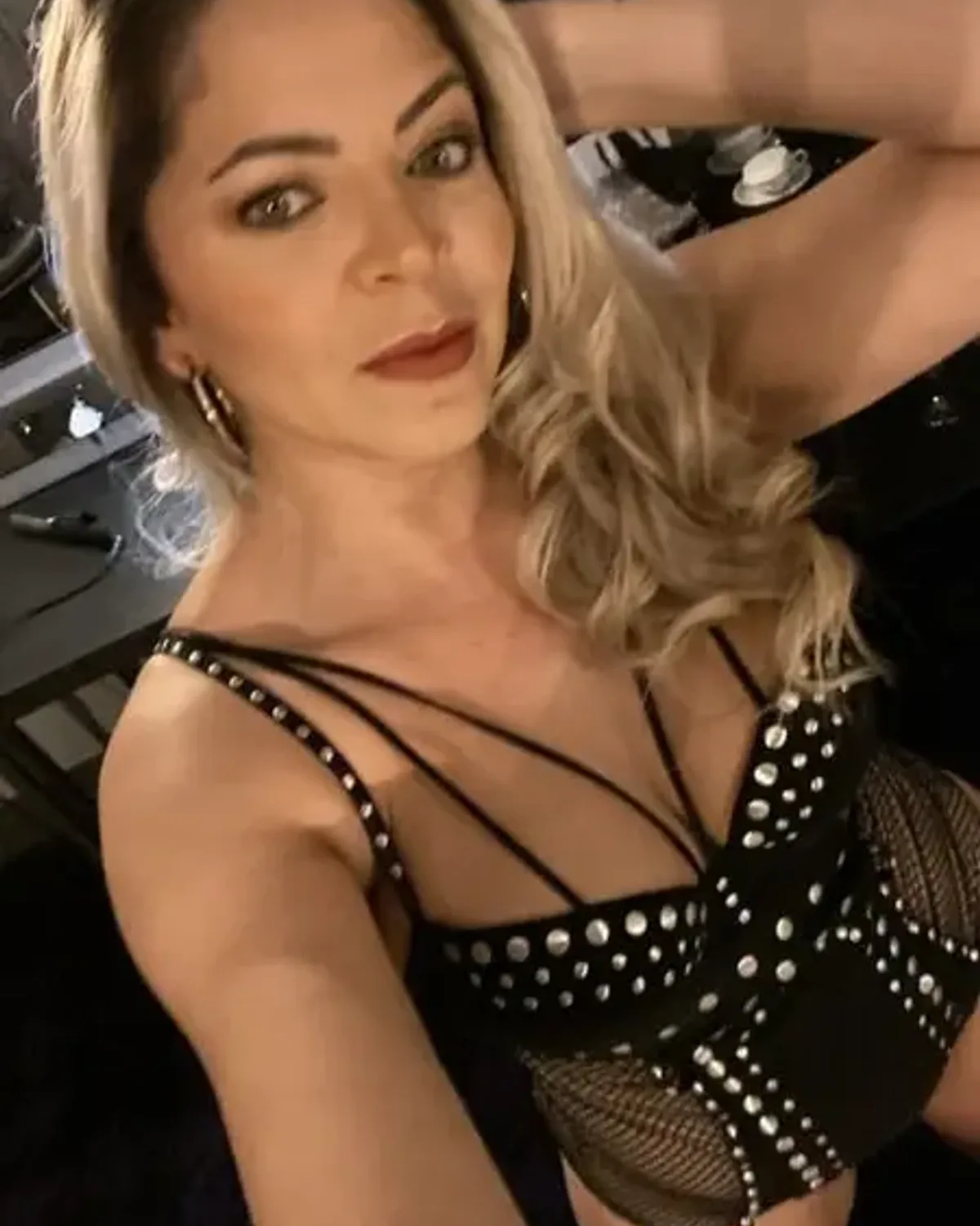 Glamour Wife OnlyFans photo 1