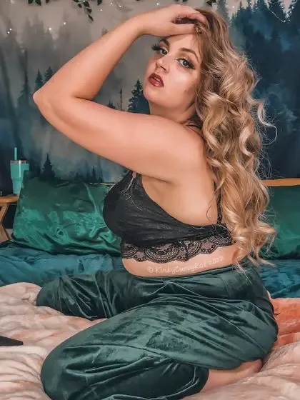 kinkycurvykat