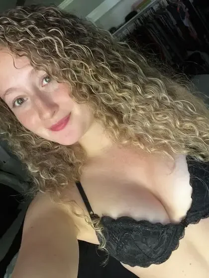 lilyana_holmes