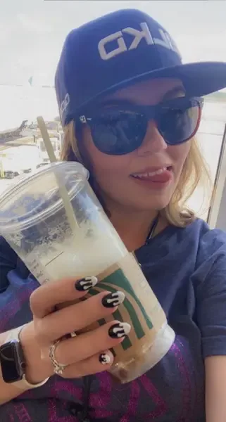 naughtyhotwifey