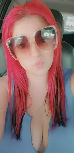 nikkiliouswiththebigtits