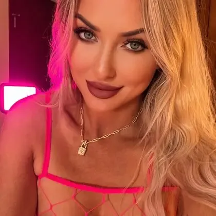 officialsophialee