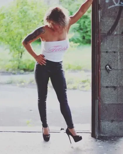 playful_hot_wifey