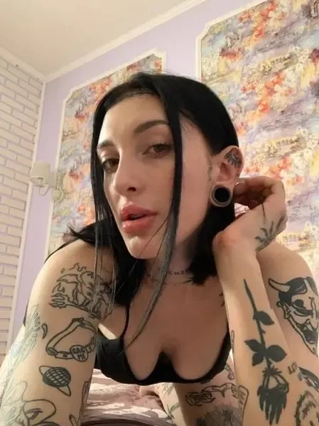 sarah_hot_tatto
