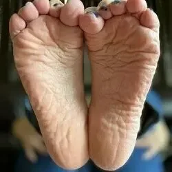 sassy.red.soles