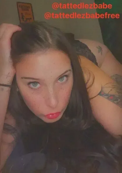 tattedlezbabefree