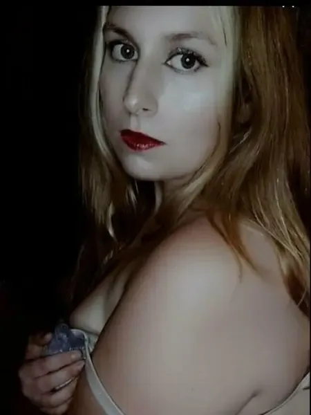 thefriskyblonde