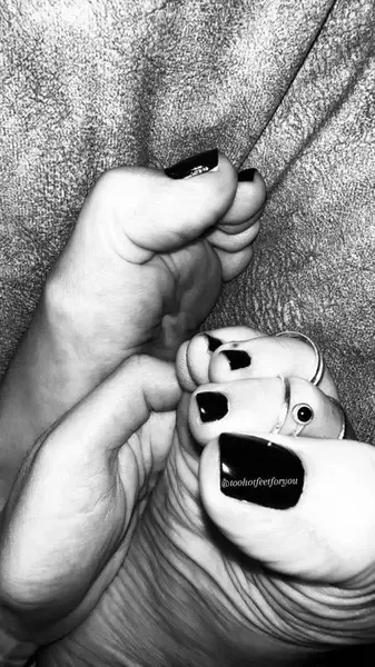 toohotfeetforyou