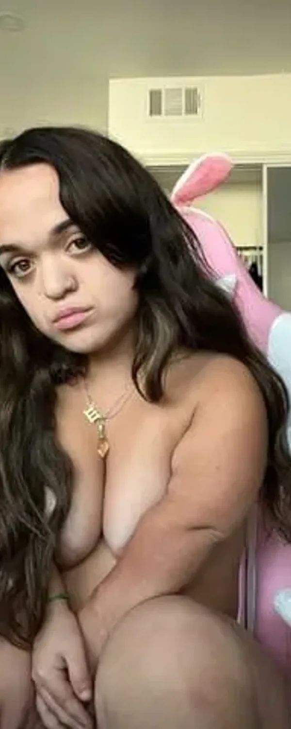 Lia Andrea 3'11๐ฅ OnlyFans photo 1