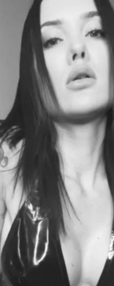 Mistress Zoe Noir