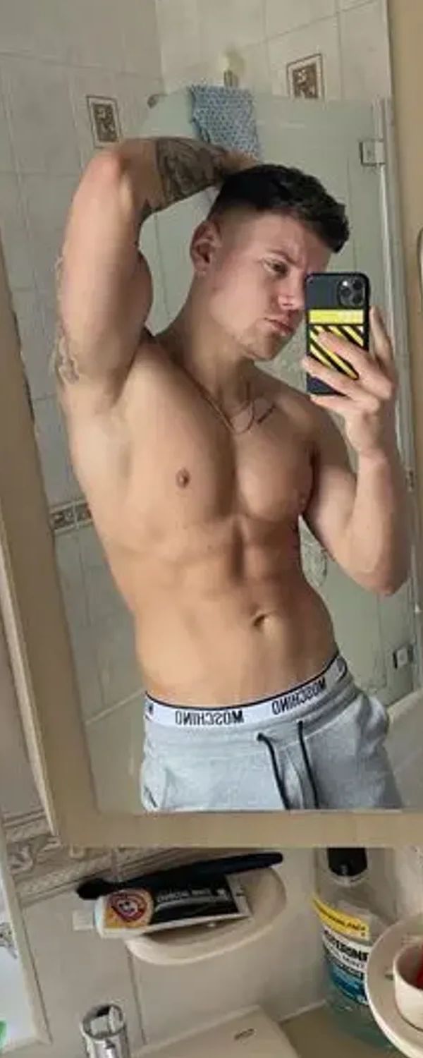 Hung Harry Free Page OnlyFans photo 1