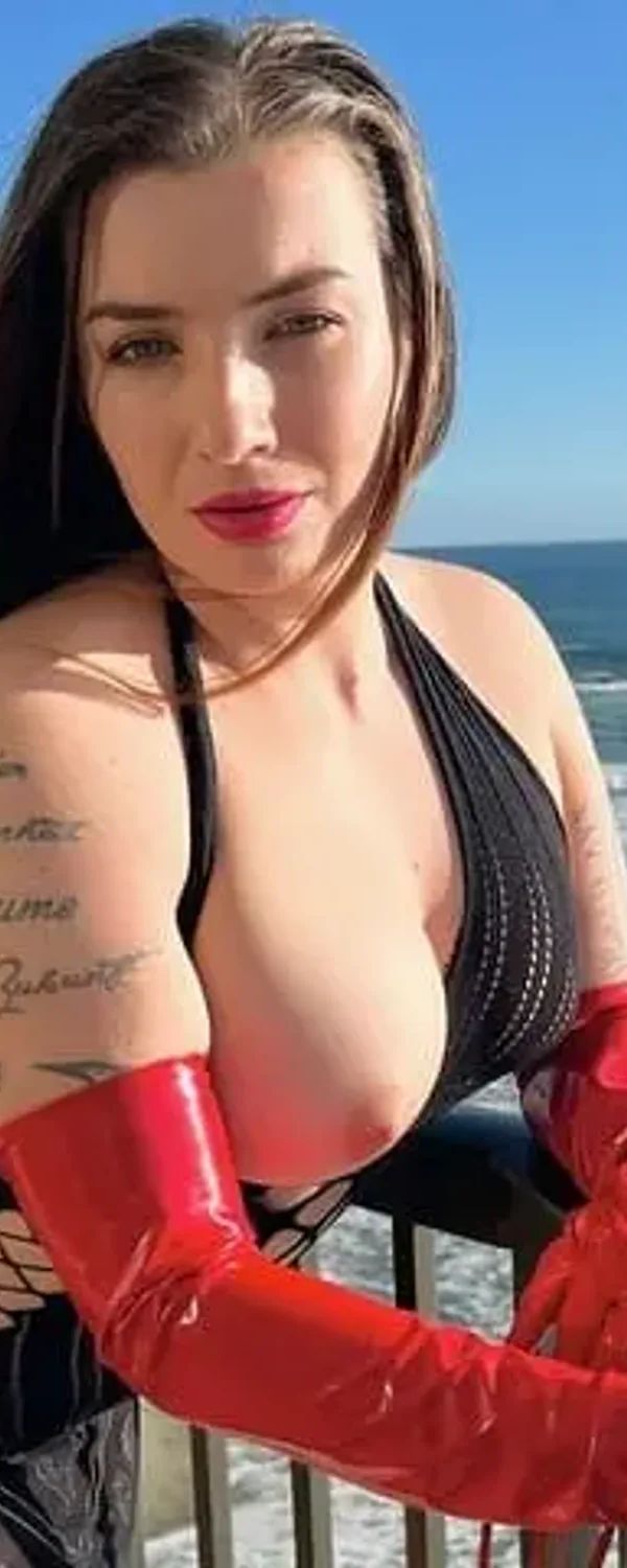 Sexyczechnicole OnlyFans photo 1
