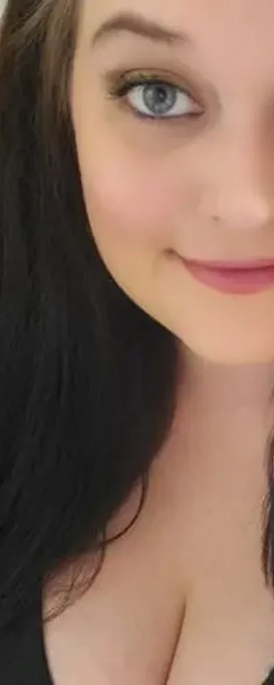 Lauraleigh 🎀 4'10 Big 34g Tits