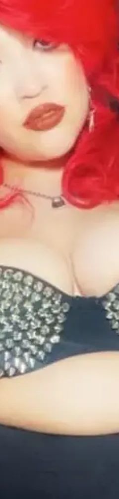 Savannah 🥀 Southern Busty Babe