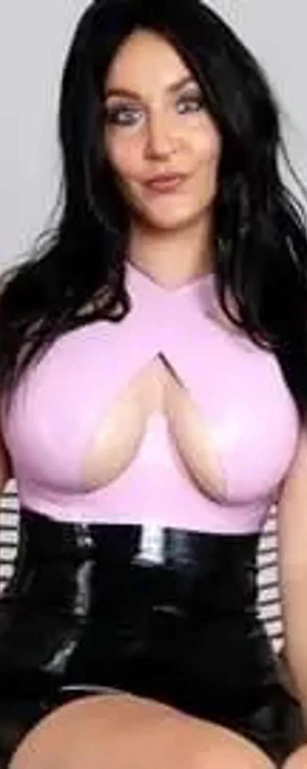 Mistress Isabella OnlyFans photo 1