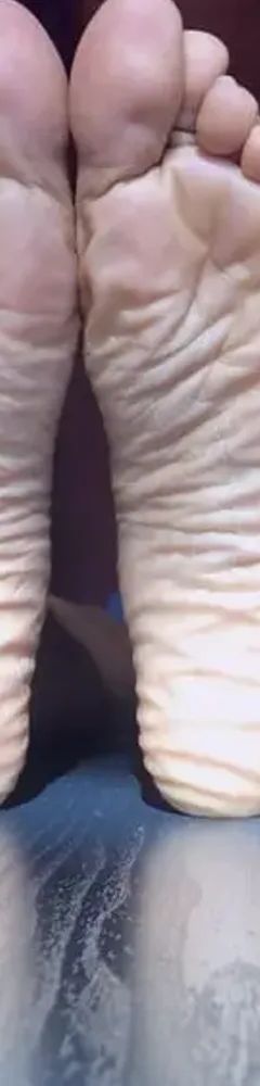 Littleebonyfeet
