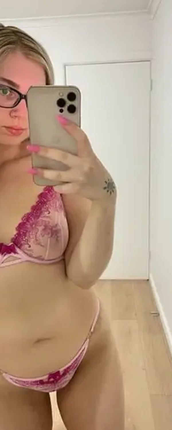 Tay 🦋 Top 0.75% Worldwide! OnlyFans photo 1