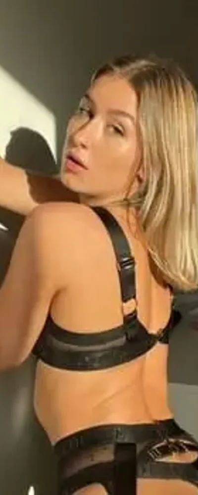 ZOE RHODE 🐱 🦶👸🏼
