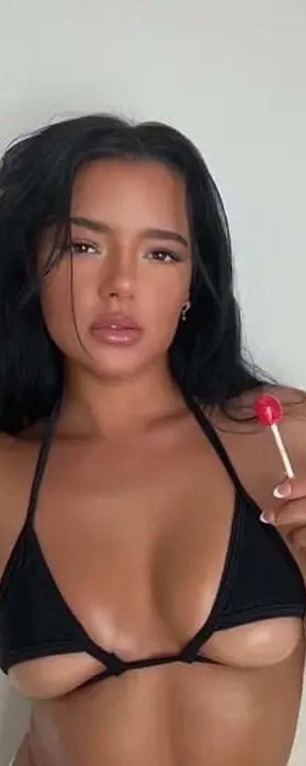 EMILY WOODS OnlyFans photo 1