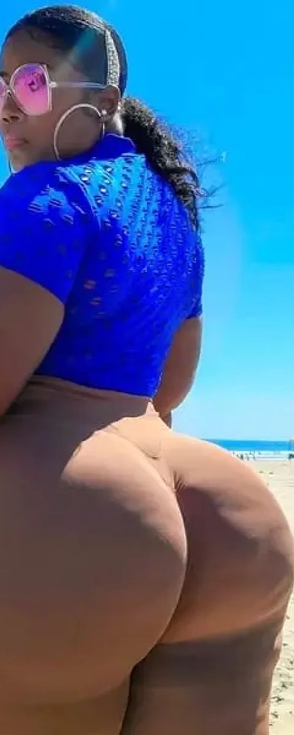 Curves & Bullshit OnlyFans photo 1