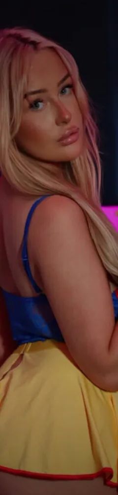 Soph 💕 18yo Blonde School Girl | ONLINE 🟢