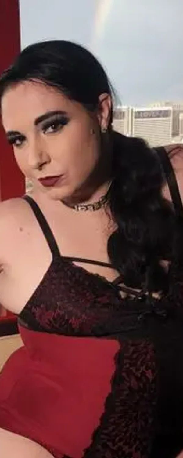 Hotwife Sarah OnlyFans photo 1