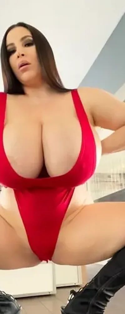 Korina Kova Living With Gigantomastia 🍒
